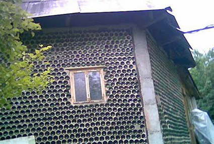 Дом, сделанный из пластиковых бутылок — Укрбио